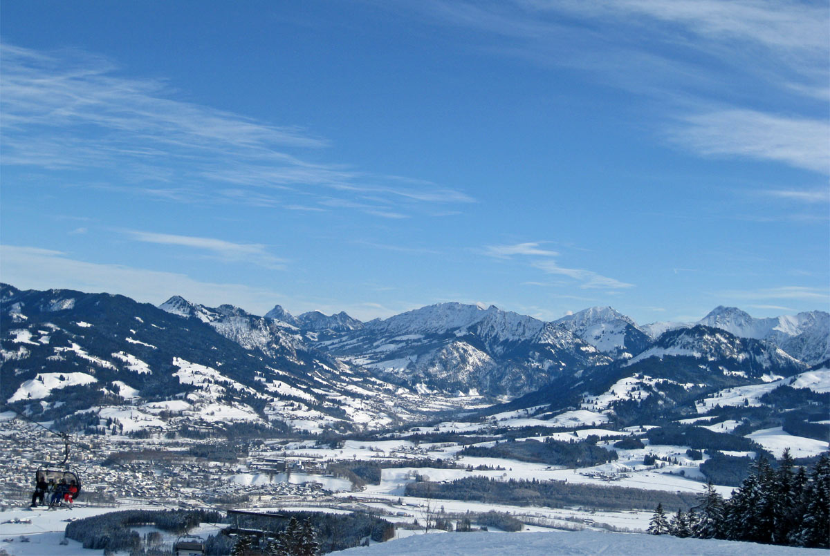 Blick auf Sonthofen im Winter